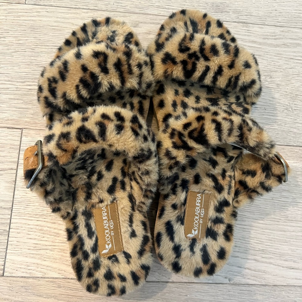 Kookaburra by Ugg slides worn very little size 9